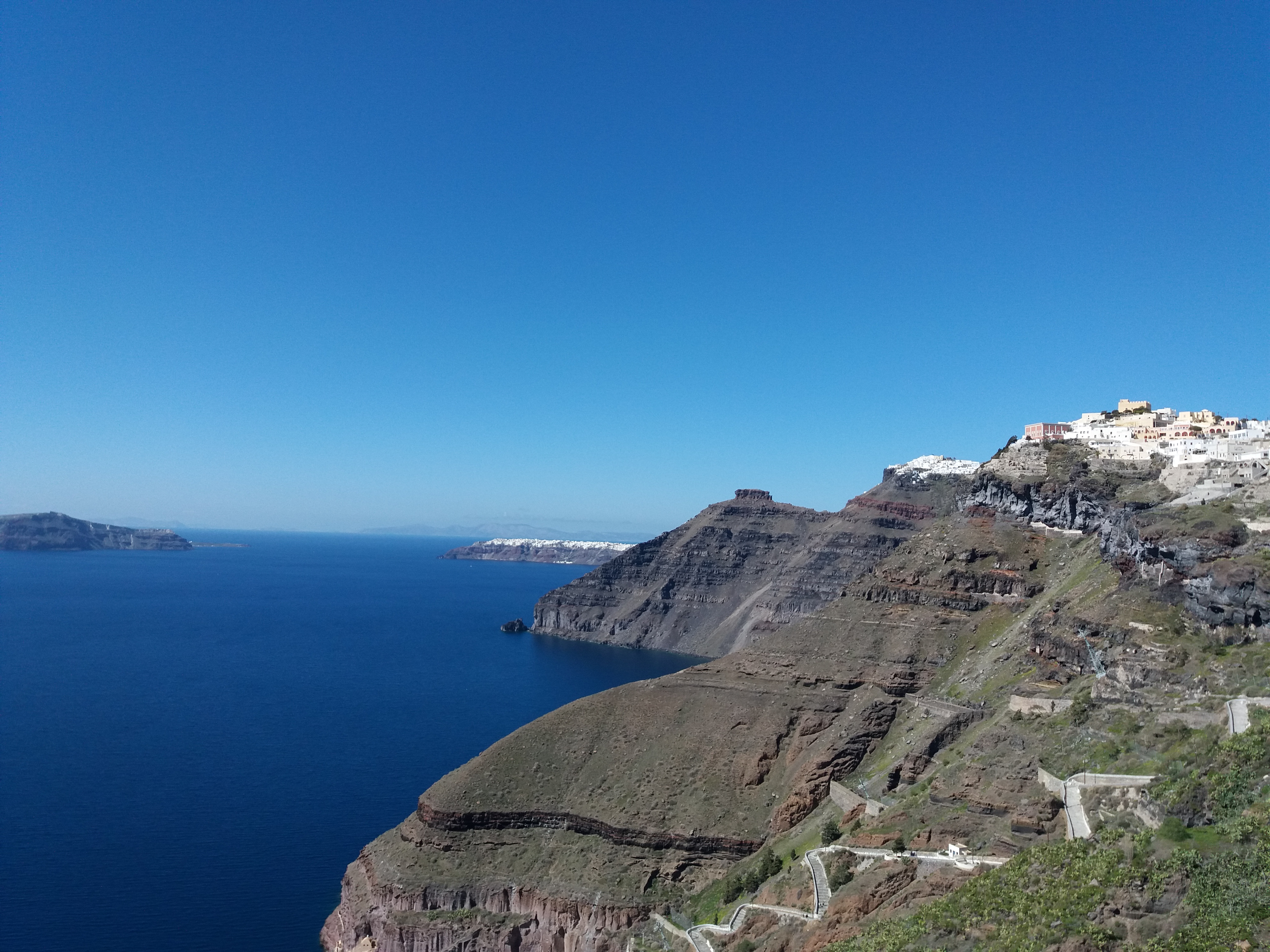 Η Σαντορίνη και οι… άλλοι